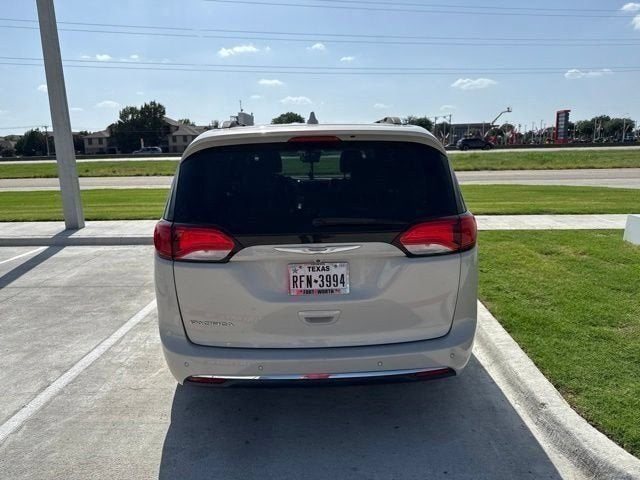 2017 Chrysler Pacifica Touring L Plus
