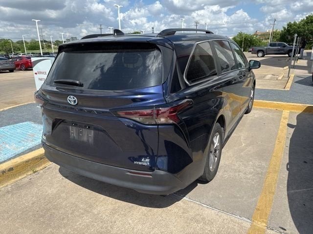 2024 Toyota Sienna LE
