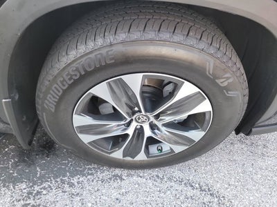 2024 Toyota HIGHLANDER XLE