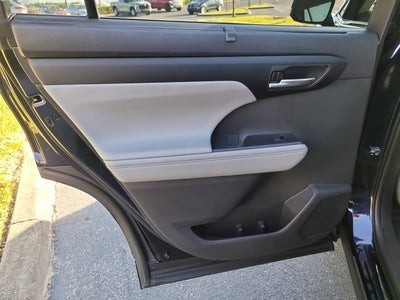 2025 Toyota HIGHLANDER XLE