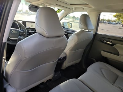 2025 Toyota HIGHLANDER XLE