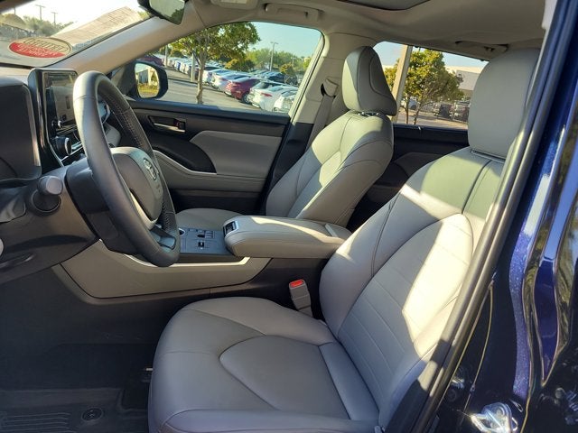 2025 Toyota HIGHLANDER XLE