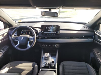 2023 Mitsubishi Outlander SE