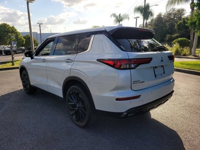 2023 Mitsubishi Outlander SE