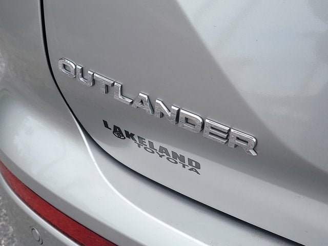 2024 Mitsubishi Outlander ES