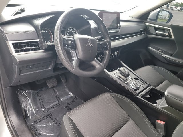 2024 Mitsubishi Outlander ES