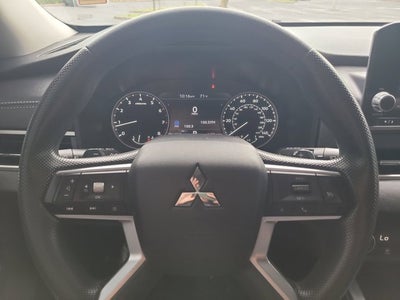 2024 Mitsubishi Outlander ES