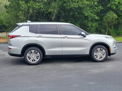 2024 Mitsubishi Outlander ES