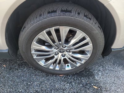 2023 Toyota Venza LE