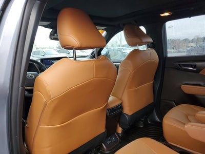 2022 Toyota Highlander Platinum