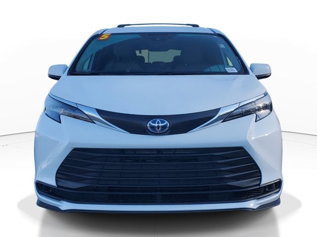 2025 Toyota Sienna LE