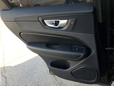 2023 Volvo XC60 Ultimate Bright Theme