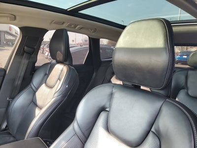 2023 Volvo XC60 Ultimate Bright Theme