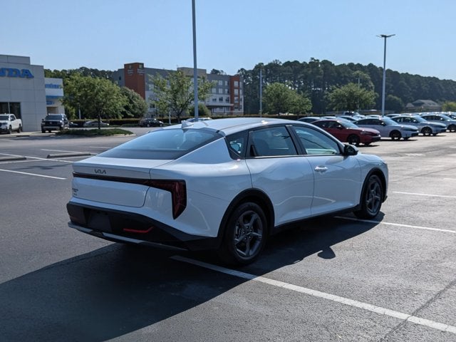 2025 Kia K4 LXS - Photo 3