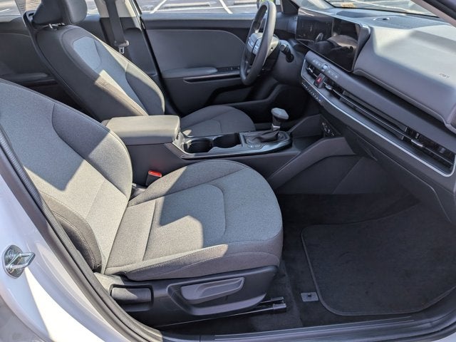 2025 Kia K4 LXS - Photo 34