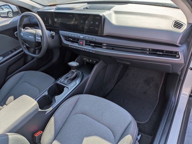 2025 Kia K4 LXS - Photo 35