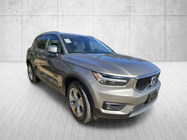 2022 Volvo XC40 Momentum