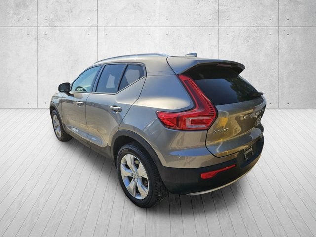 2022 Volvo XC40 Momentum