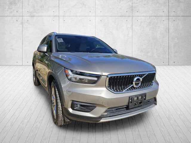 2022 Volvo XC40 Momentum
