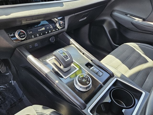 2023 Mitsubishi Outlander SE