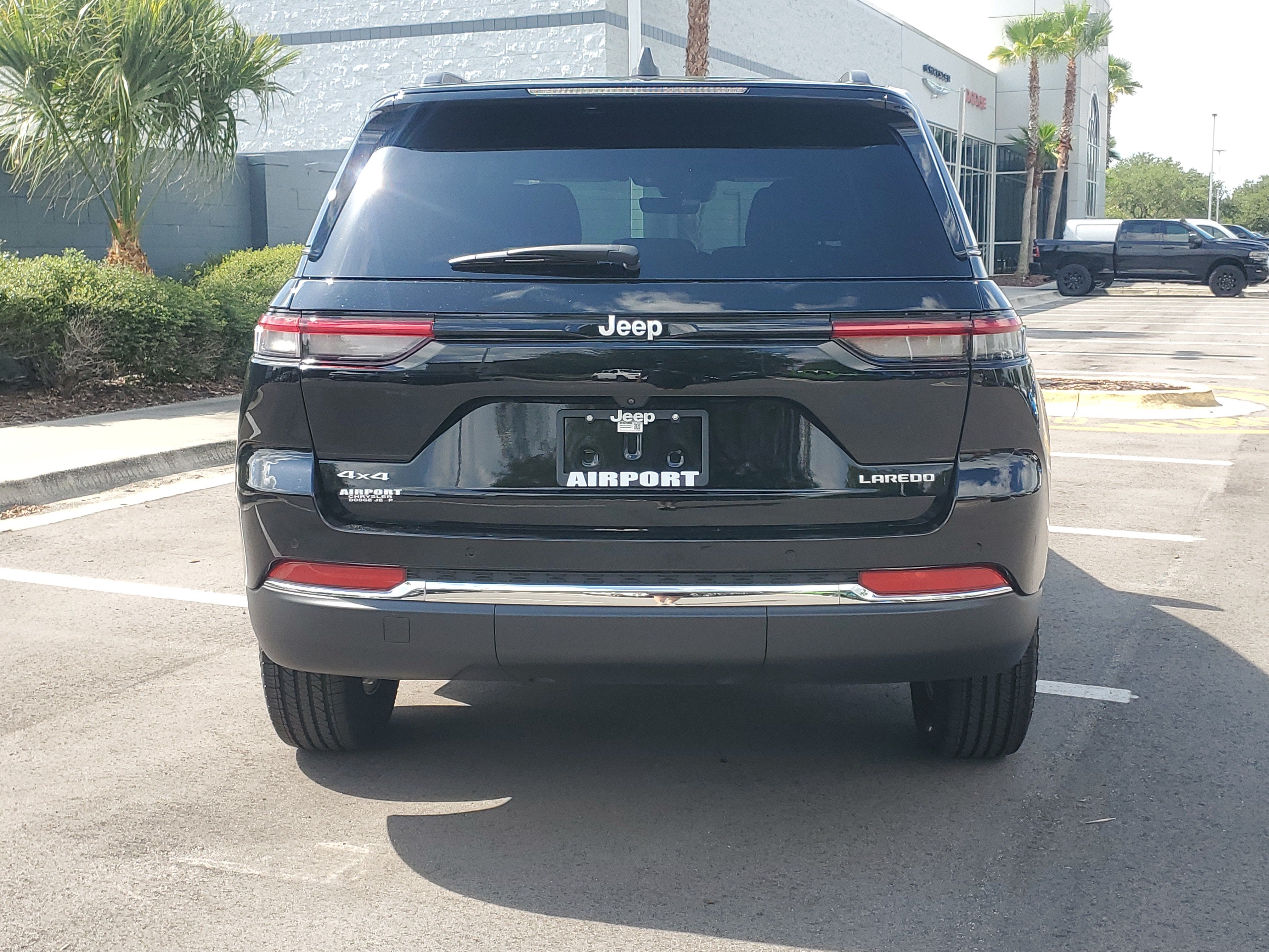2025 Jeep Grand Cherokee Laredo