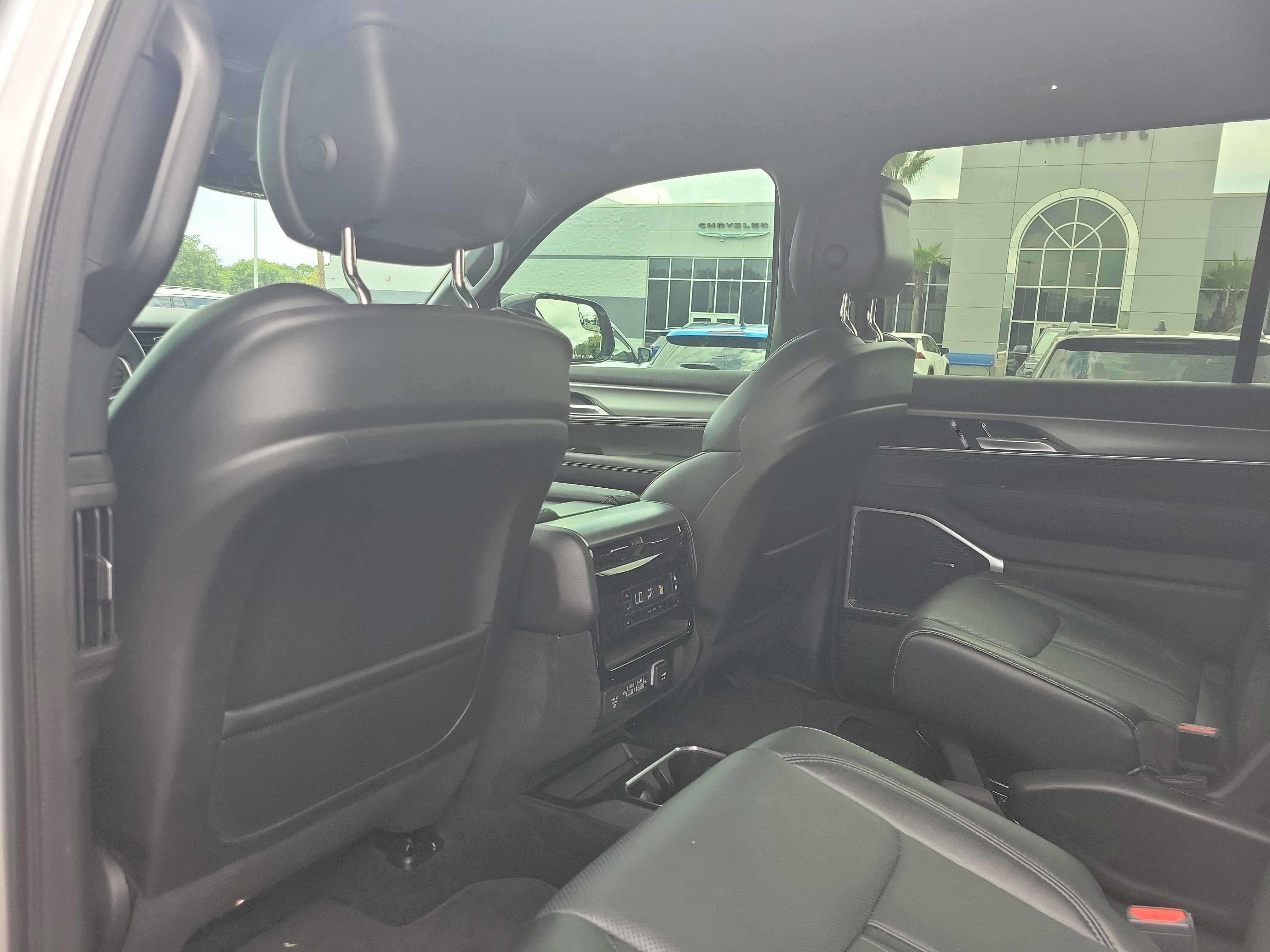2025 Jeep Wagoneer Series II Carbide