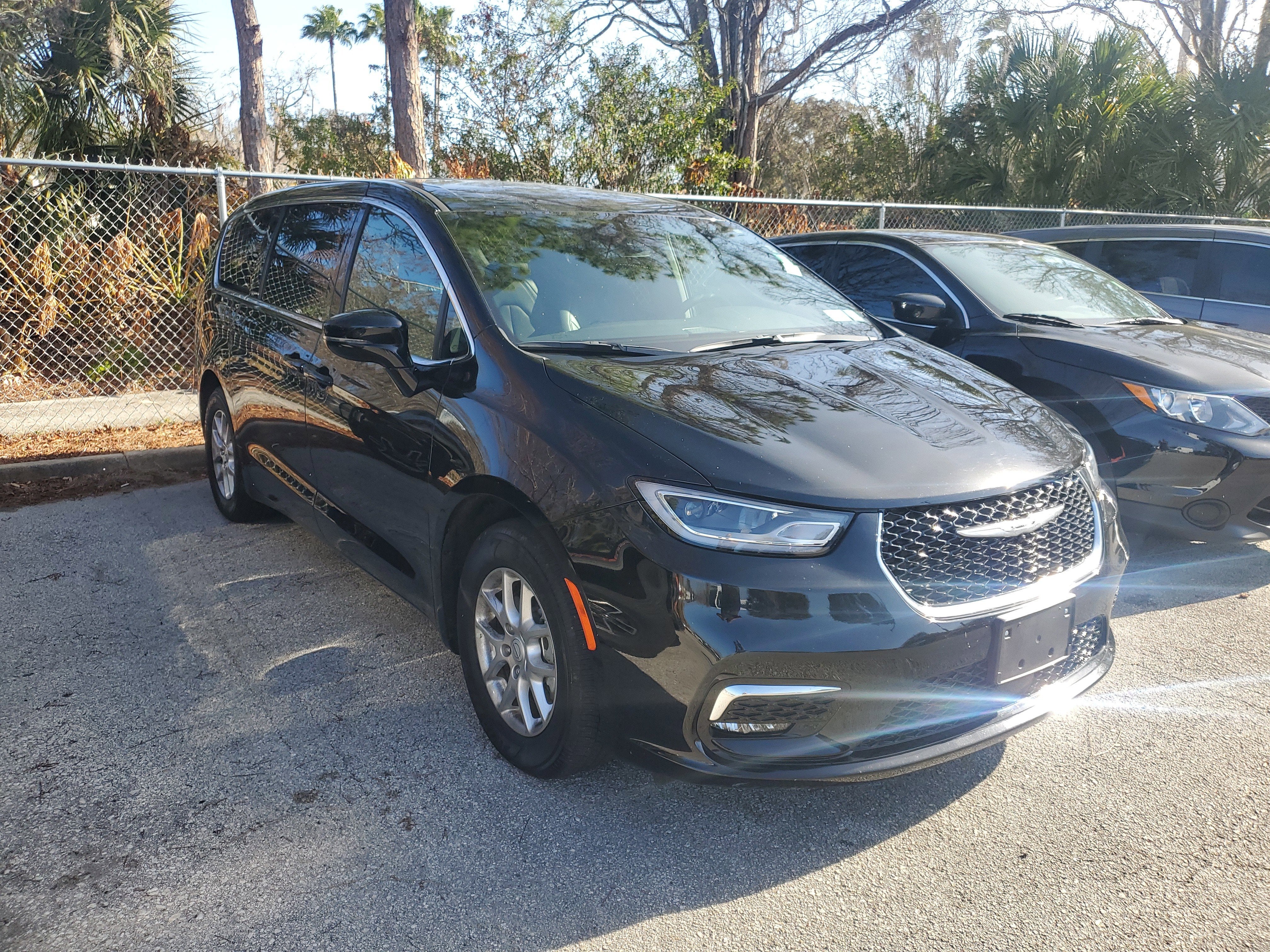 2025 Chrysler Pacifica Select