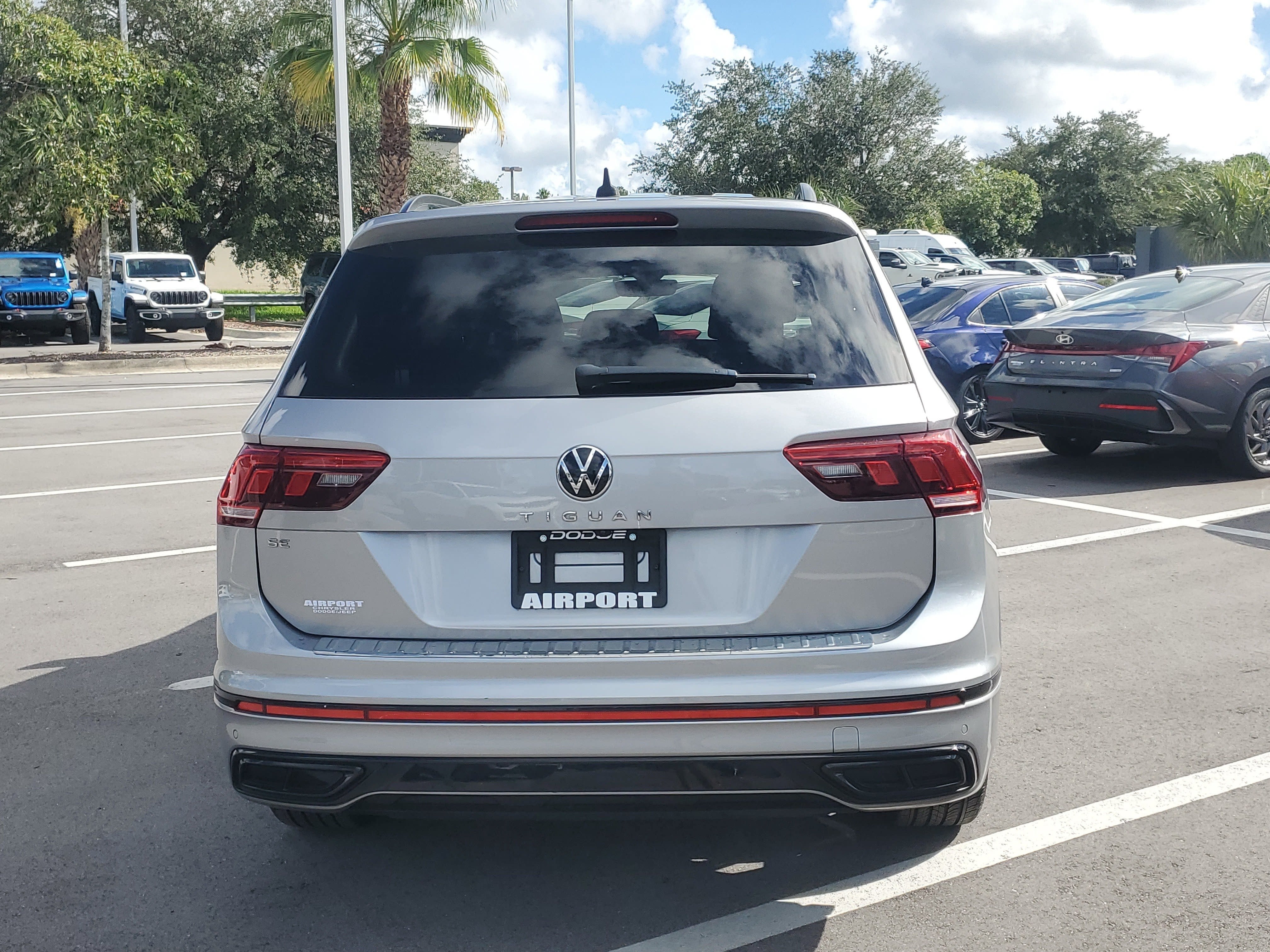 2022 Volkswagen Tiguan SE R-Line Black