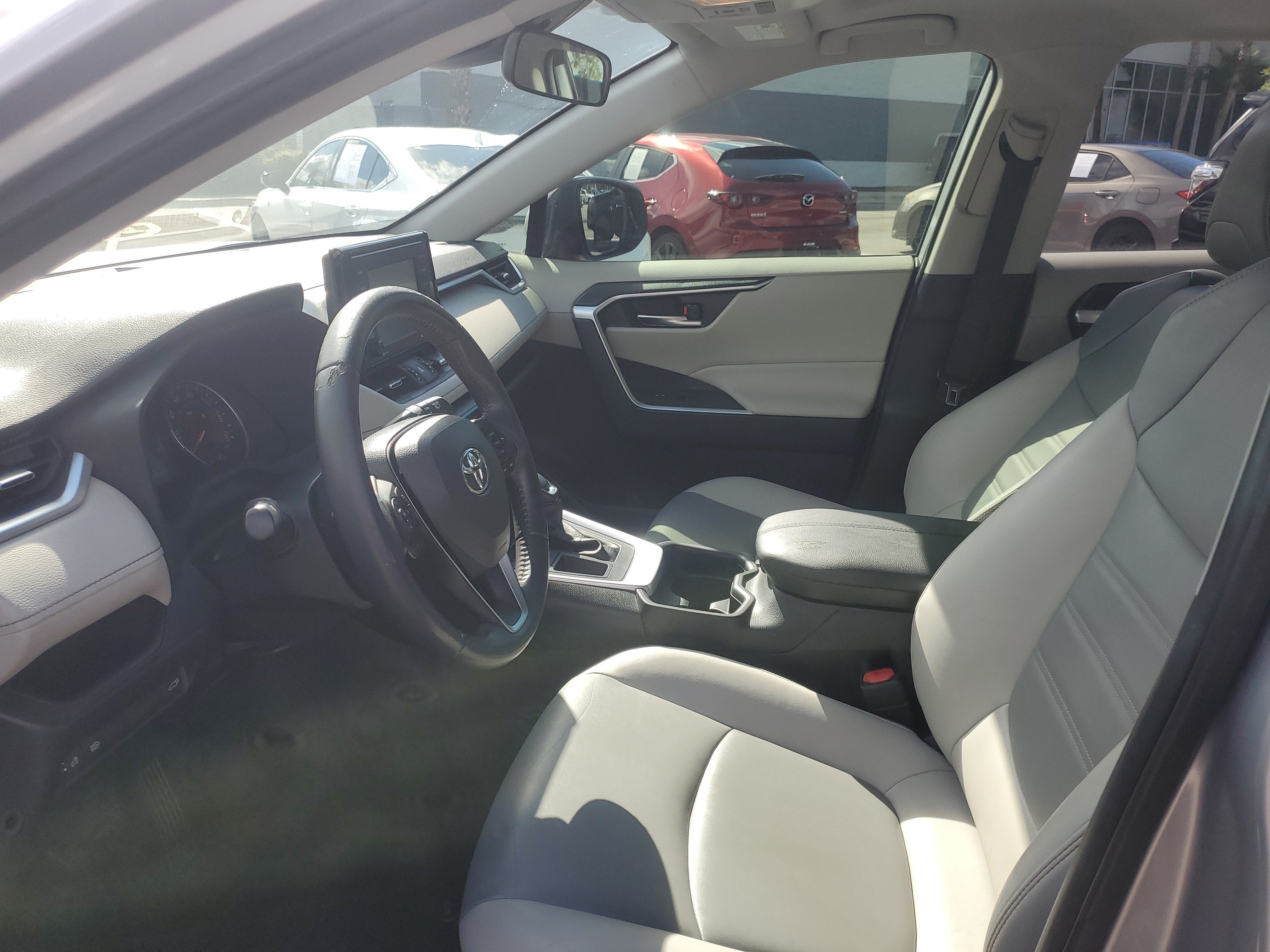2020 Toyota RAV4 XLE Premium