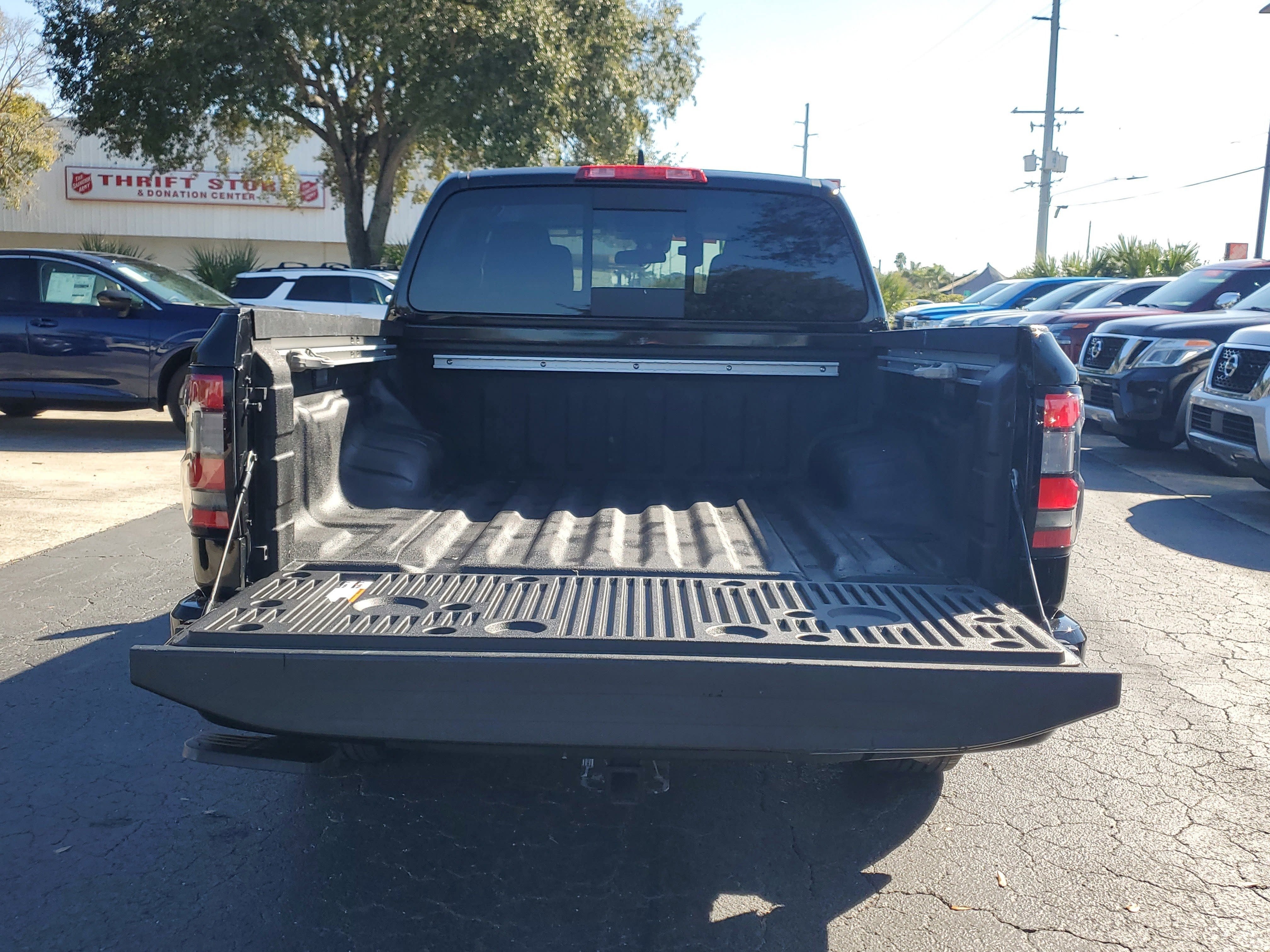 2024 Nissan Frontier SV