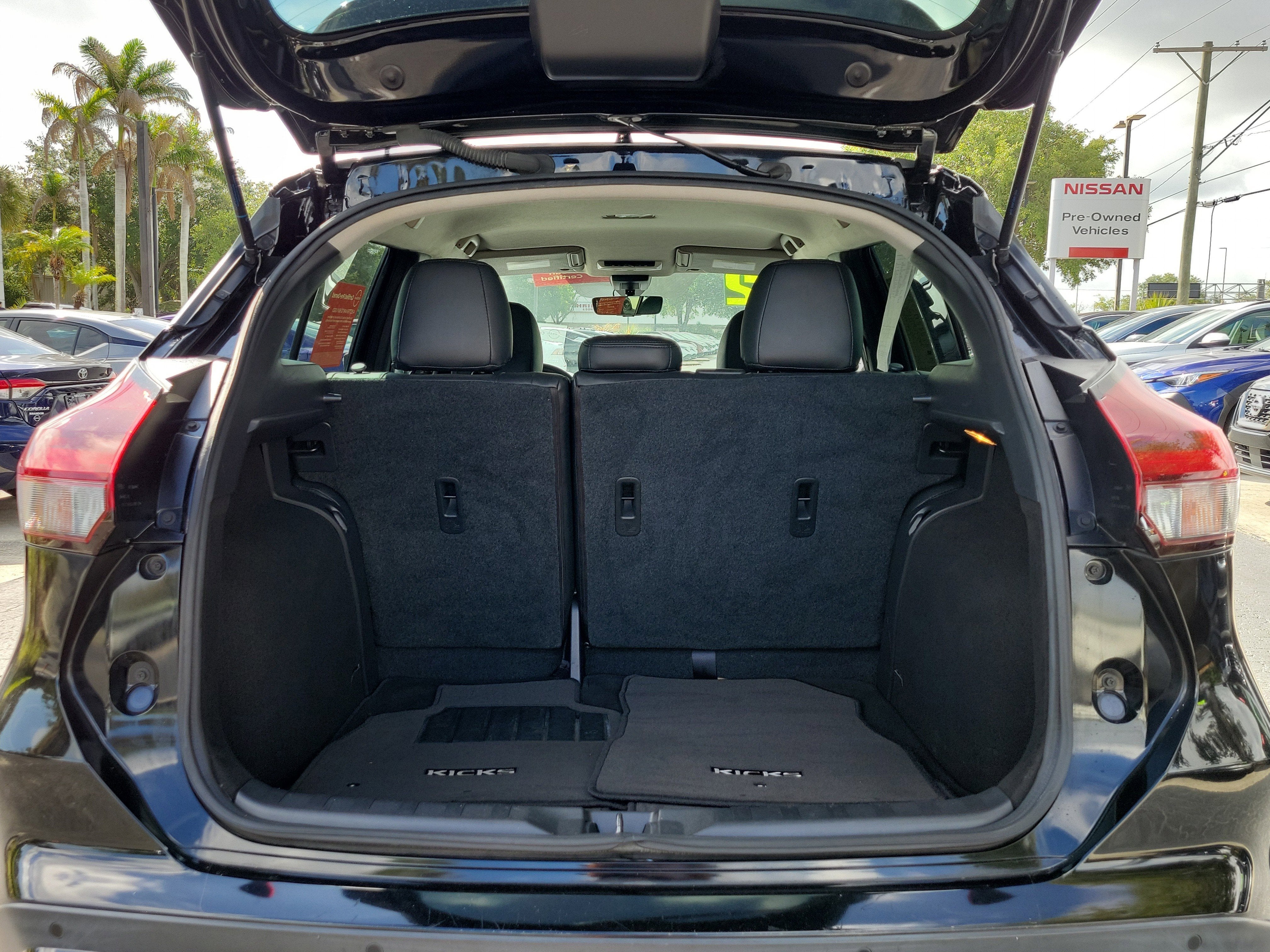 2022 Nissan Kicks SR