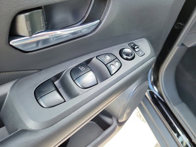 2022 Nissan Kicks SR