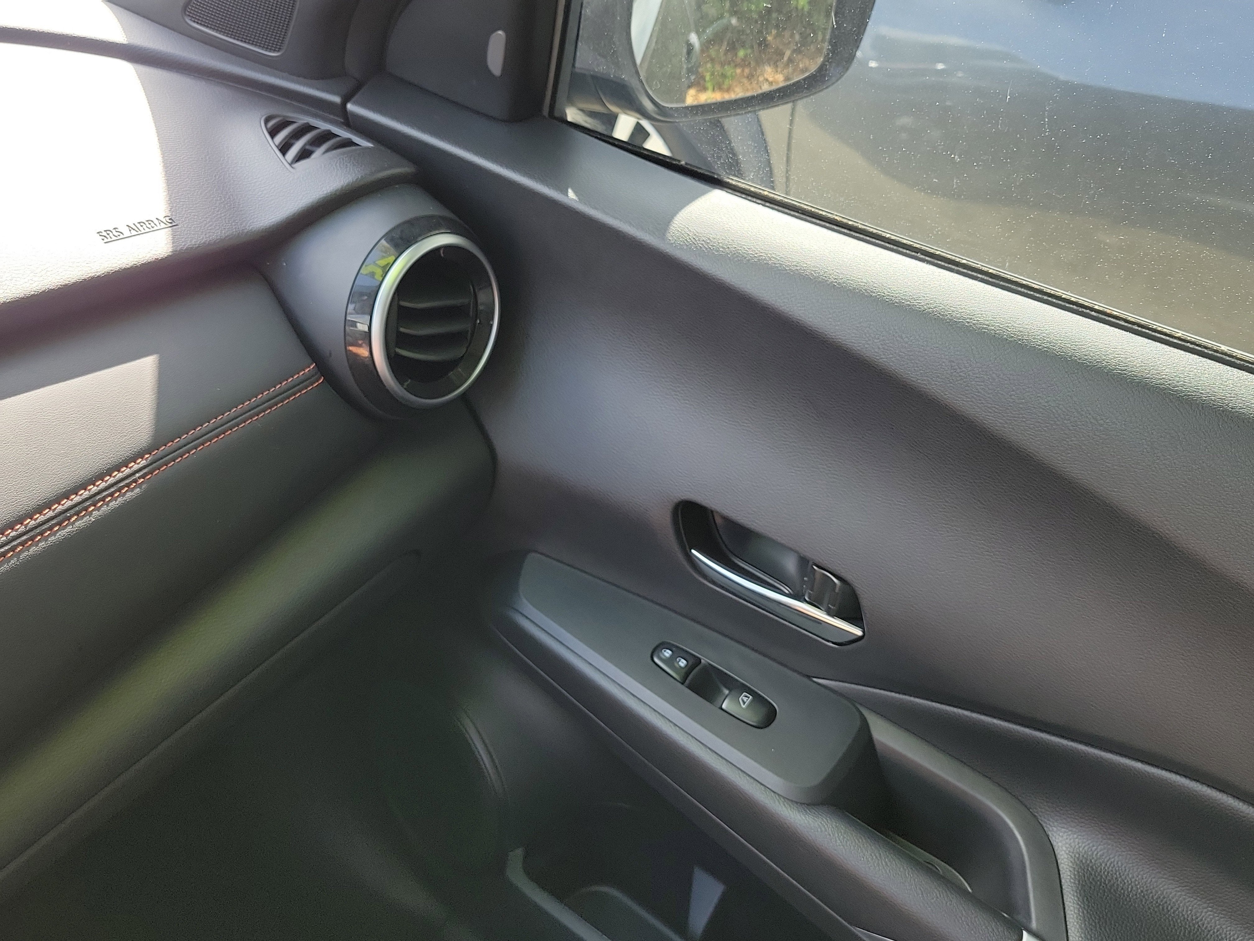 2022 Nissan Kicks SR