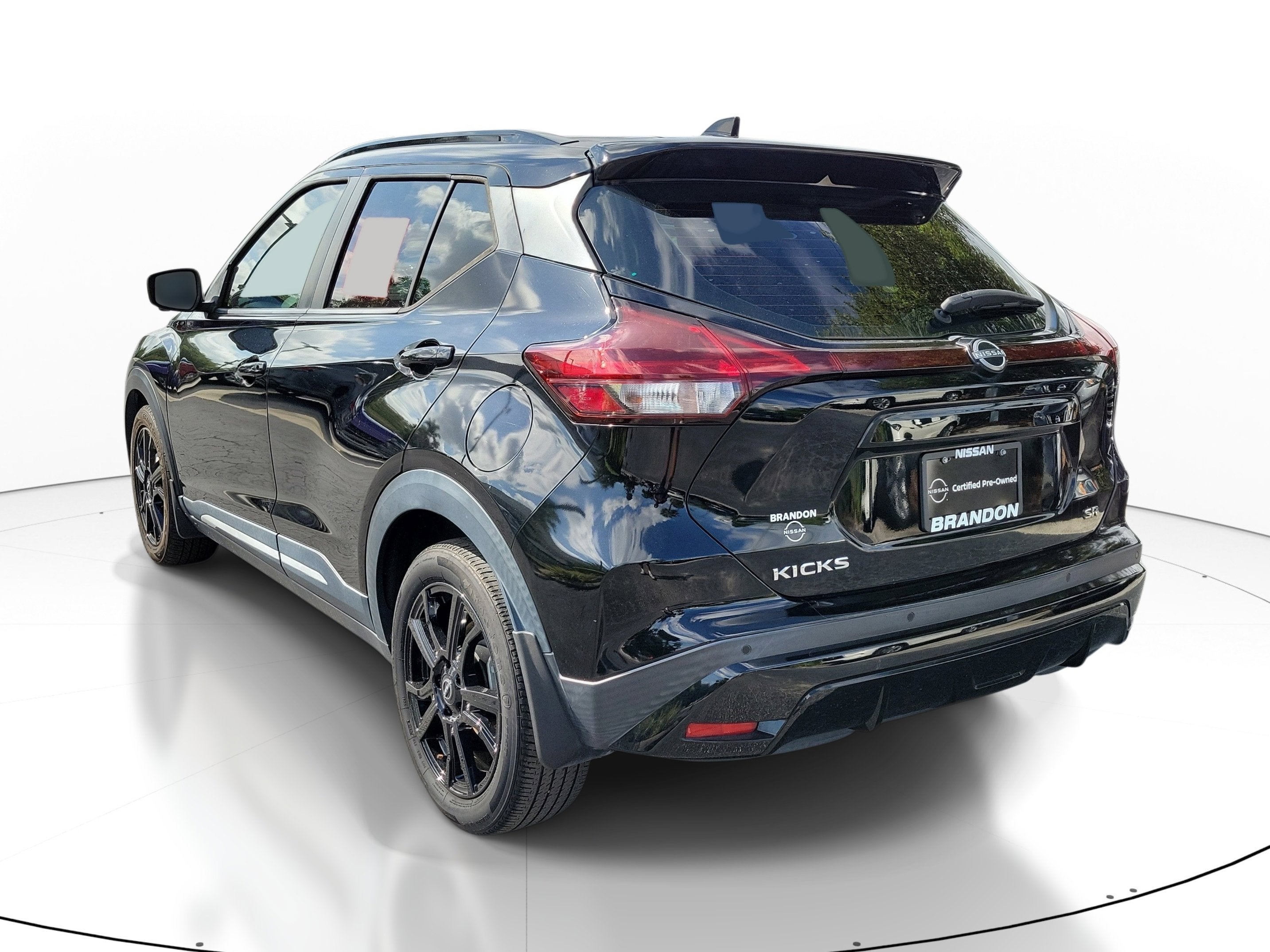 2022 Nissan Kicks SR