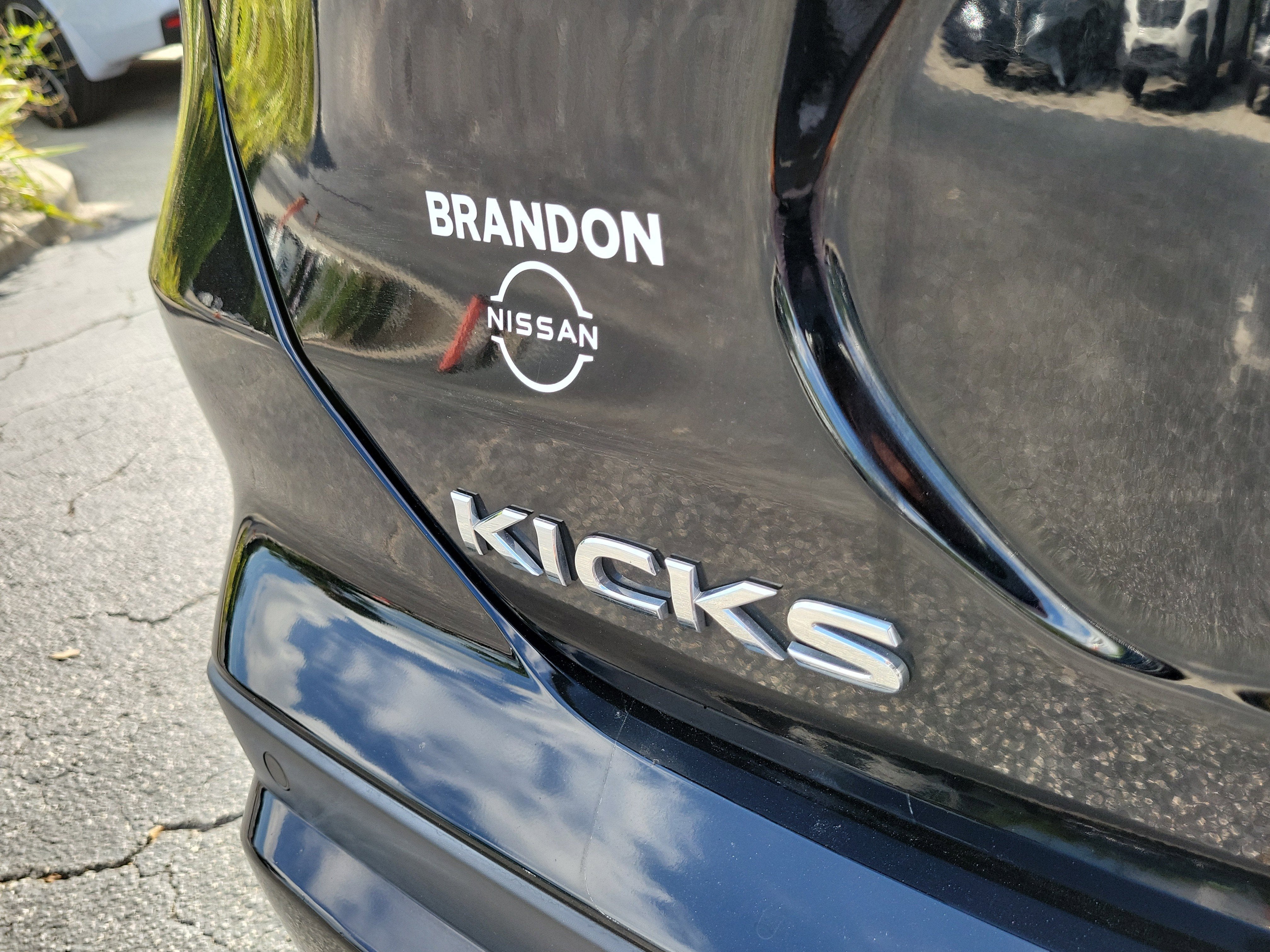 2022 Nissan Kicks SR