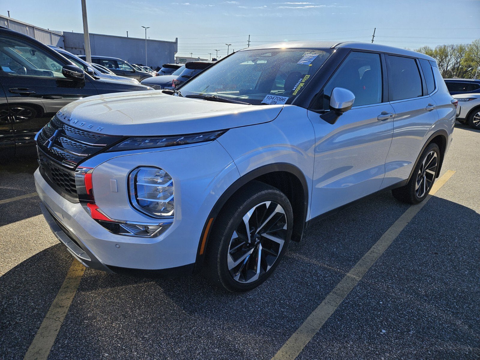 2023 Mitsubishi Outlander SE