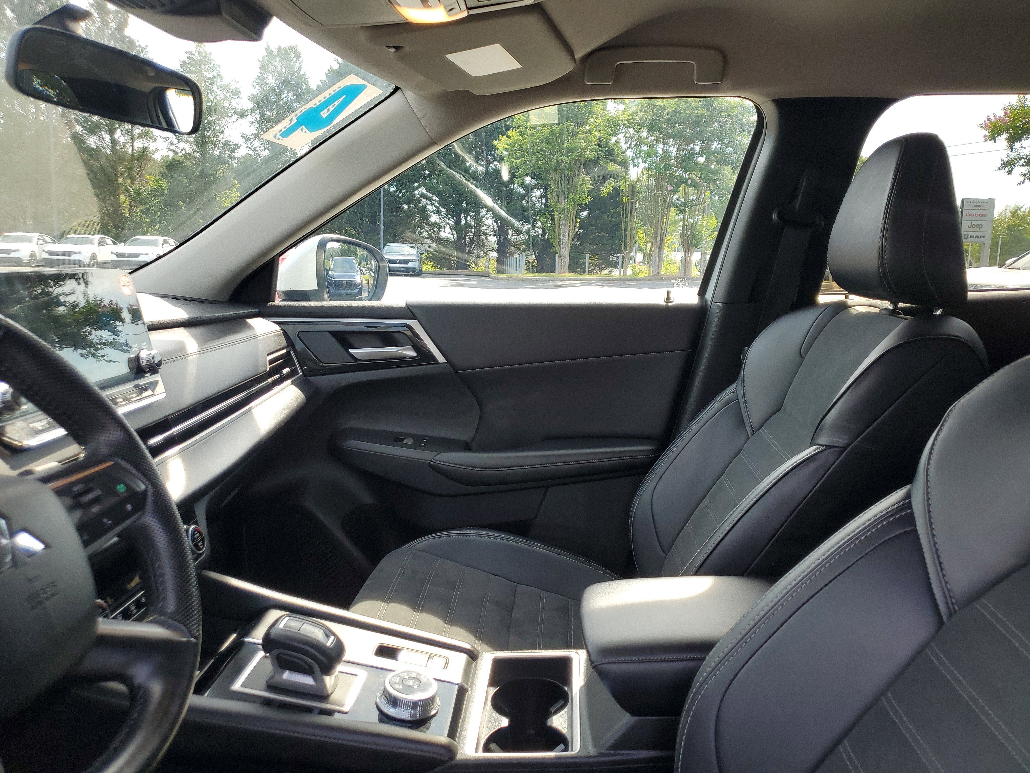 2024 Mitsubishi Outlander SE