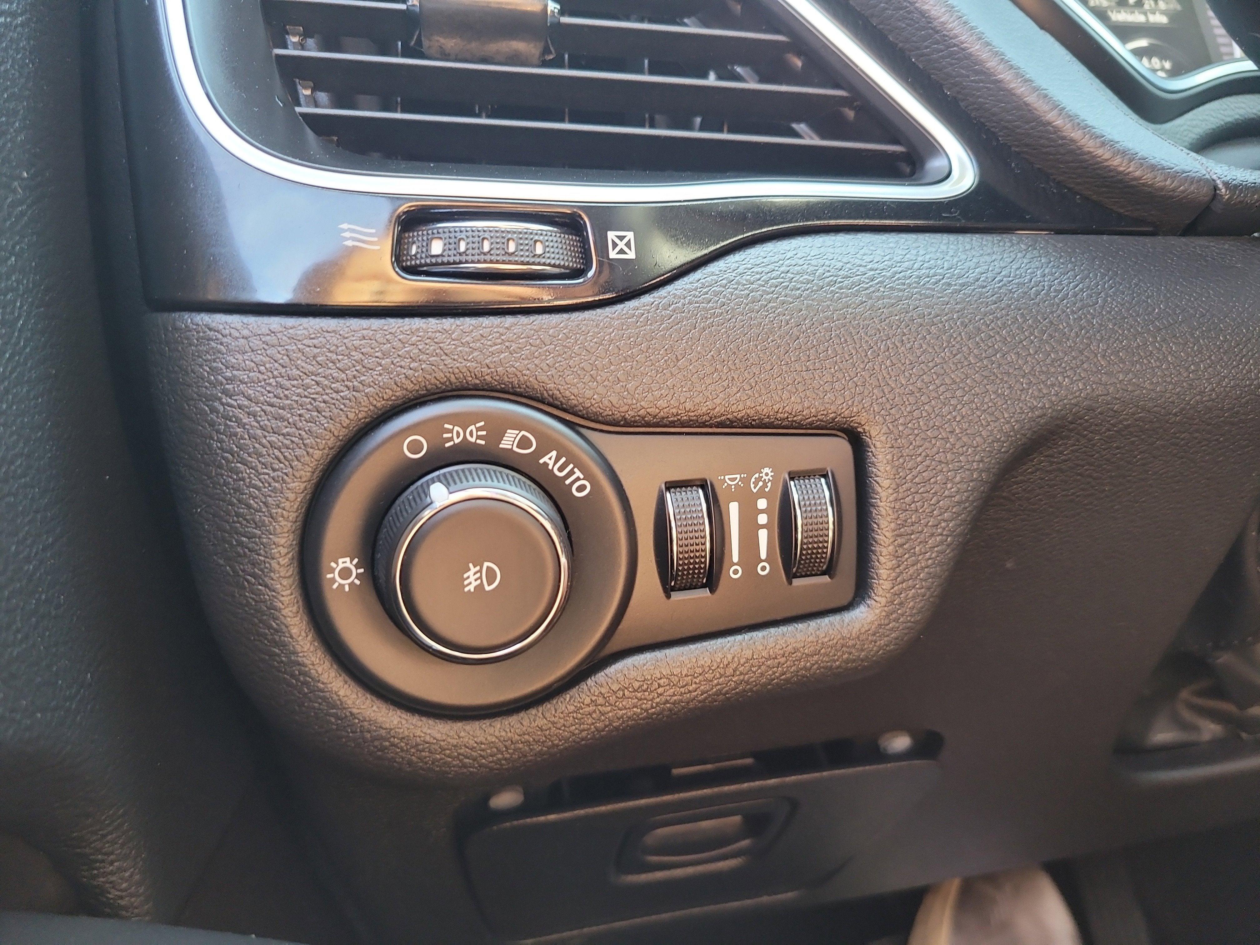2020 Jeep Cherokee Altitude