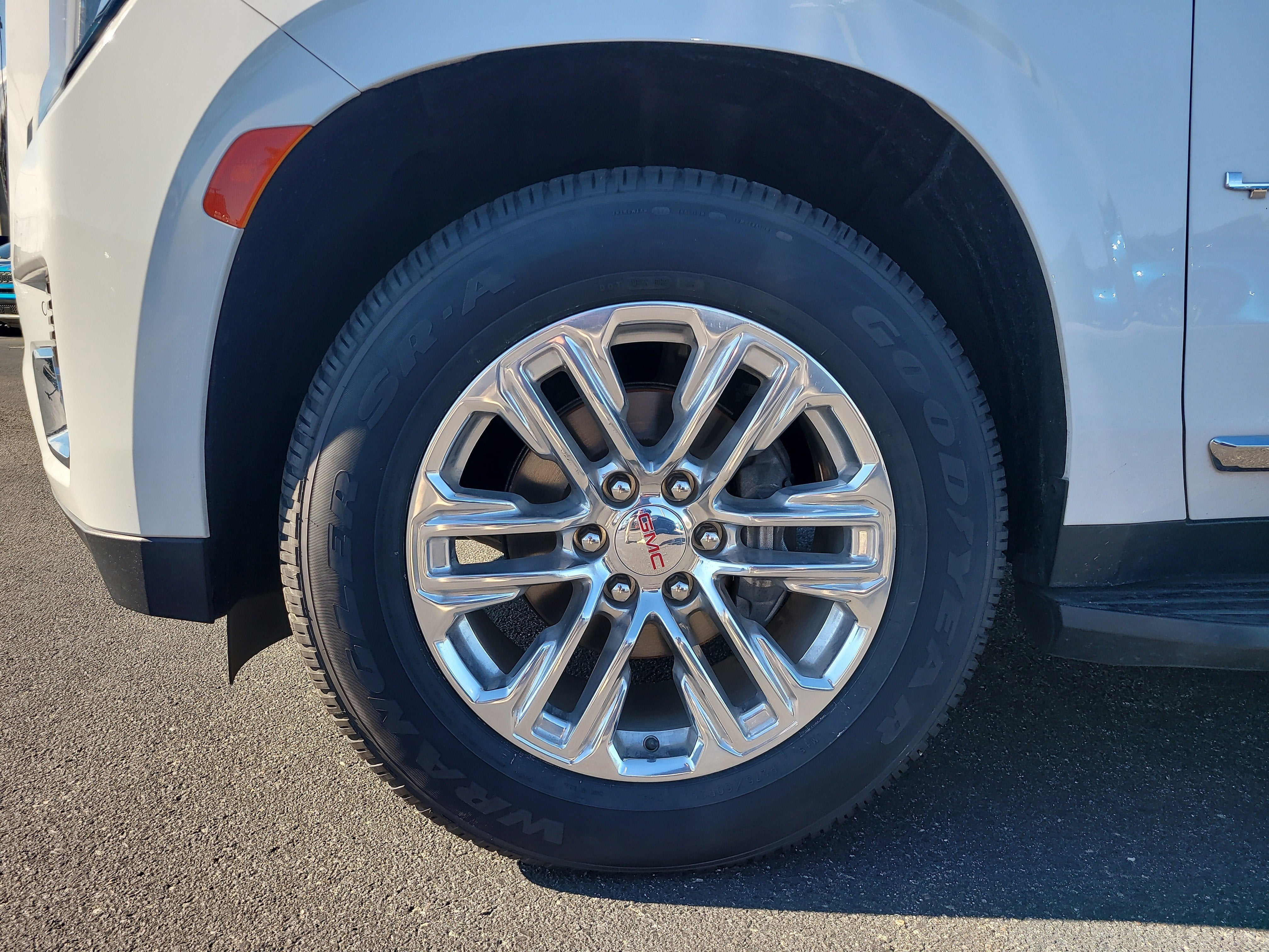 2023 GMC Yukon XL SLT