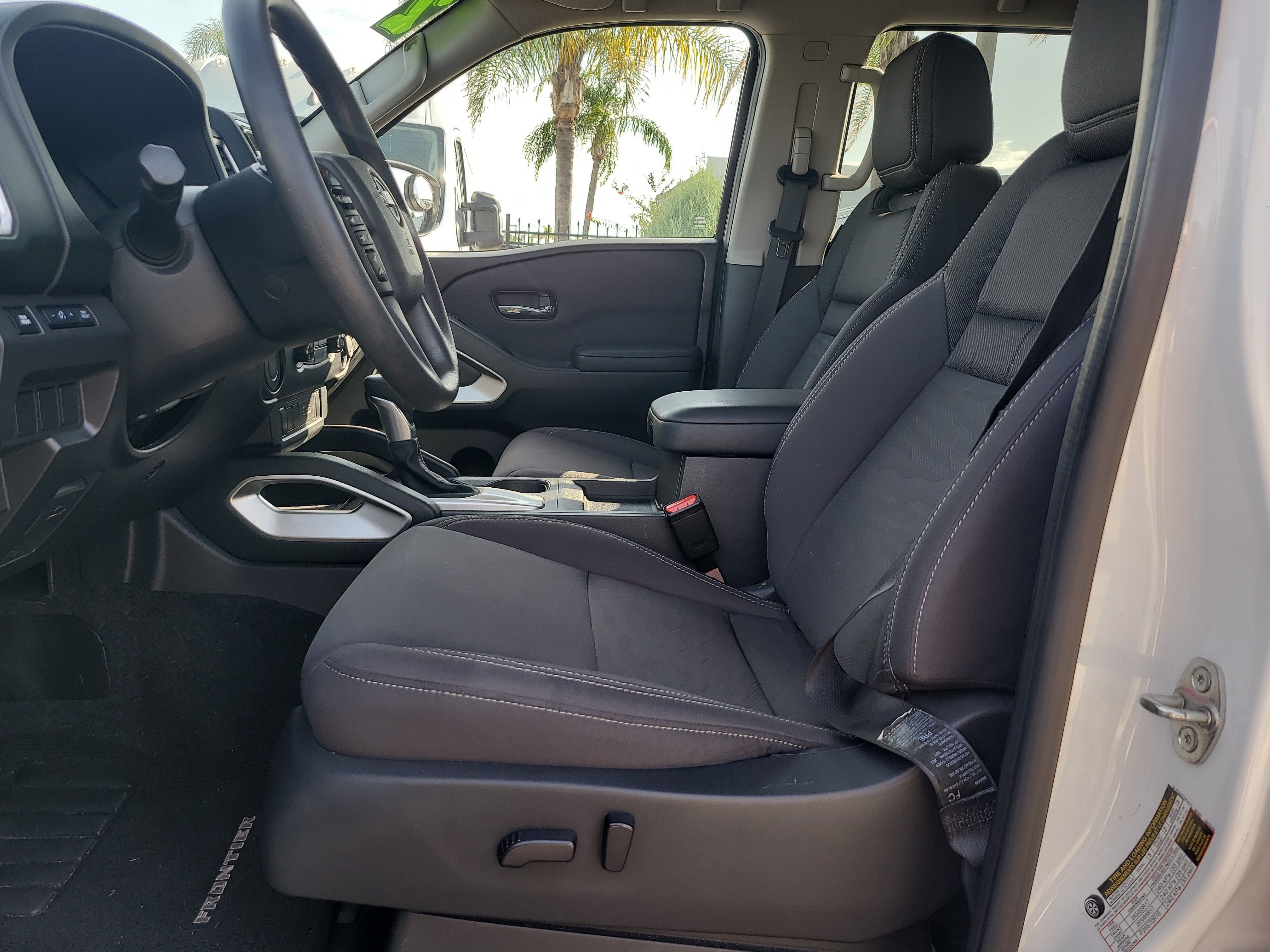 2022 Nissan Frontier SV