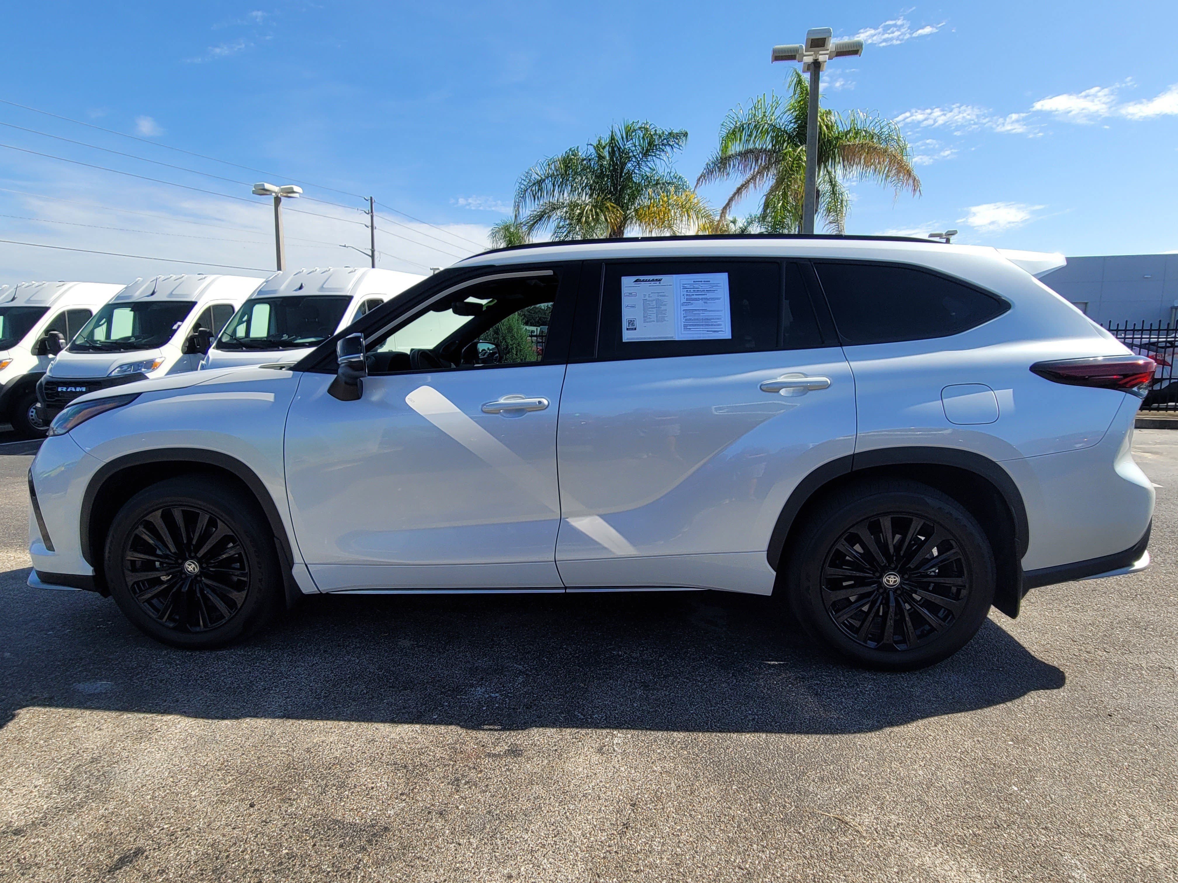 2025 Toyota Highlander LE