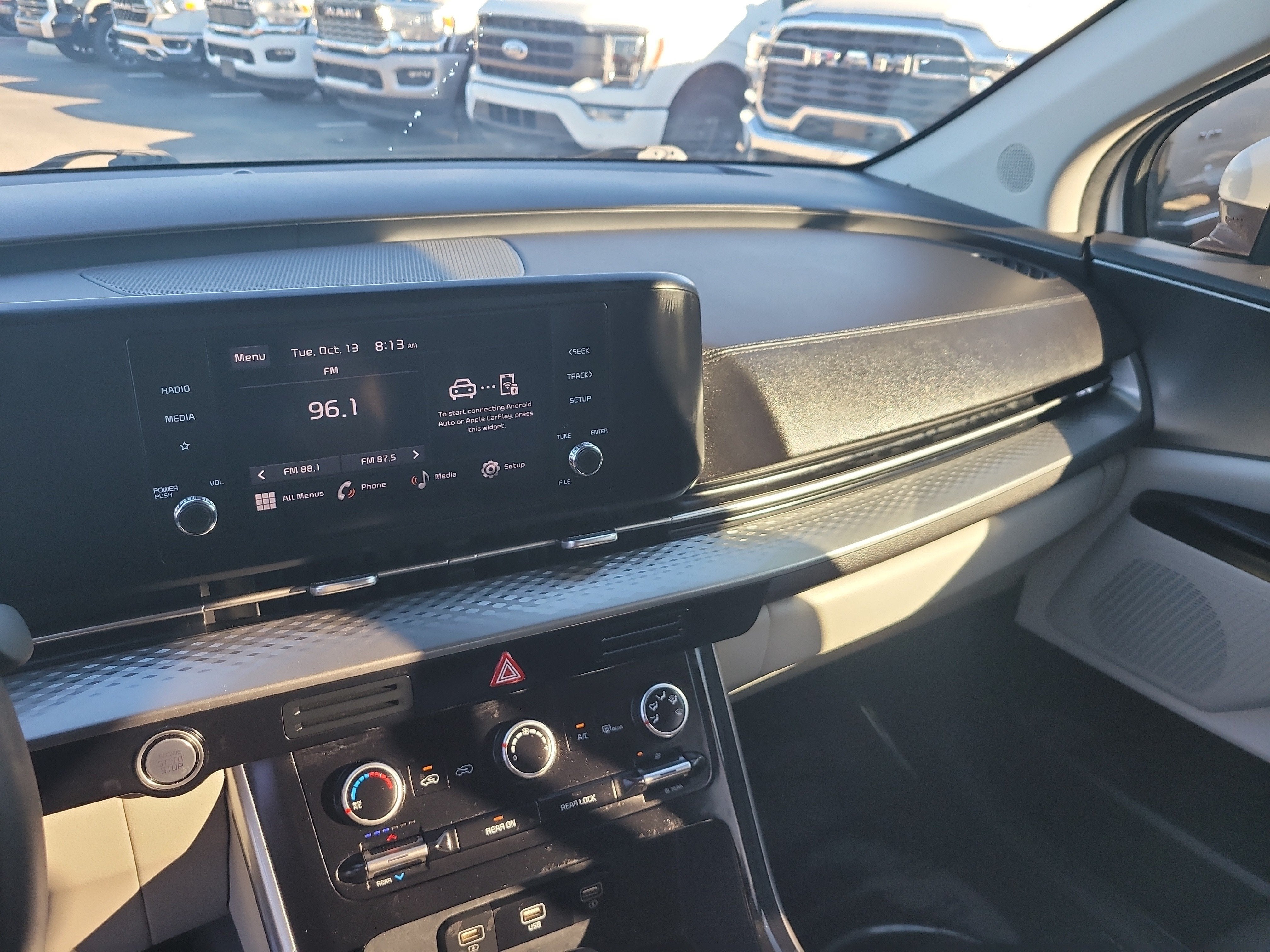 2024 Kia Carnival LX