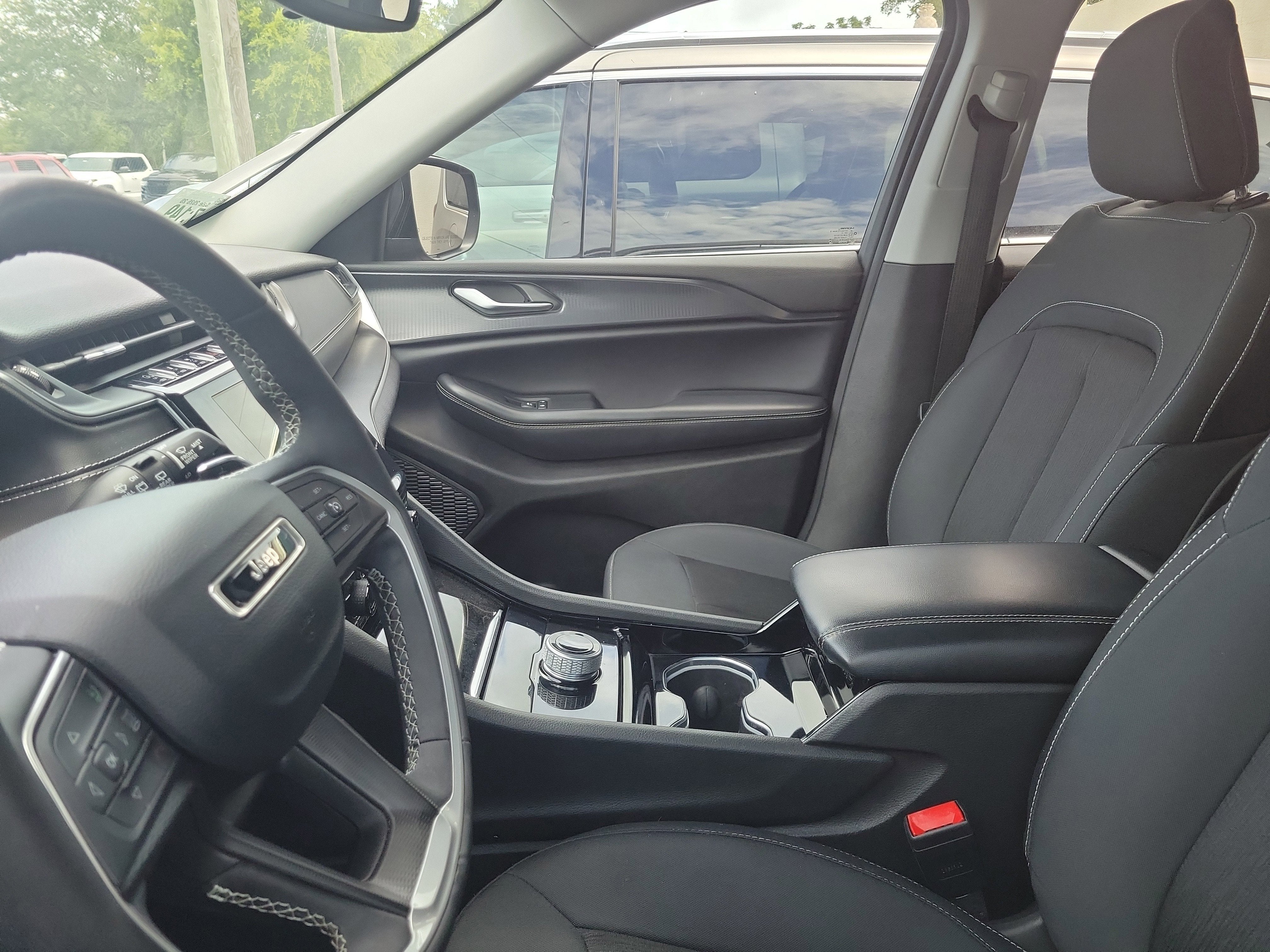 2023 Jeep Grand Cherokee Laredo