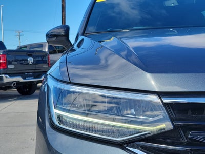 2022 Volkswagen Tiguan SE R-Line Black