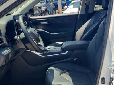 2025 Toyota Highlander Hybrid XLE