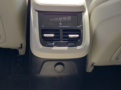2023 Volvo XC90 Recharge Plug-In Hybrid Core Bright Theme