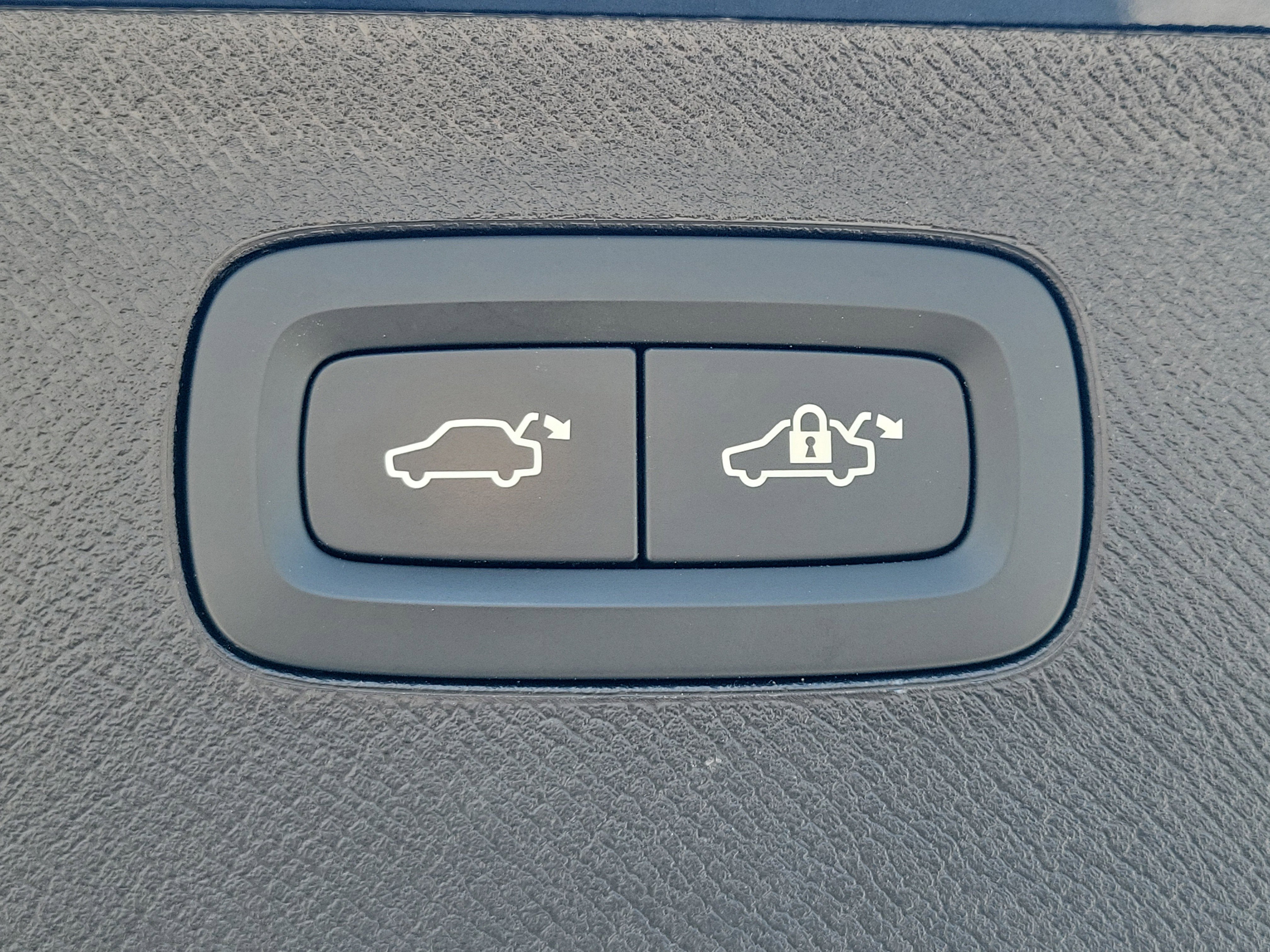 2025 Volvo XC90 Plug-In Hybrid Ultra