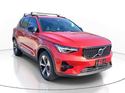 2023 Volvo XC40 Plus Dark Theme