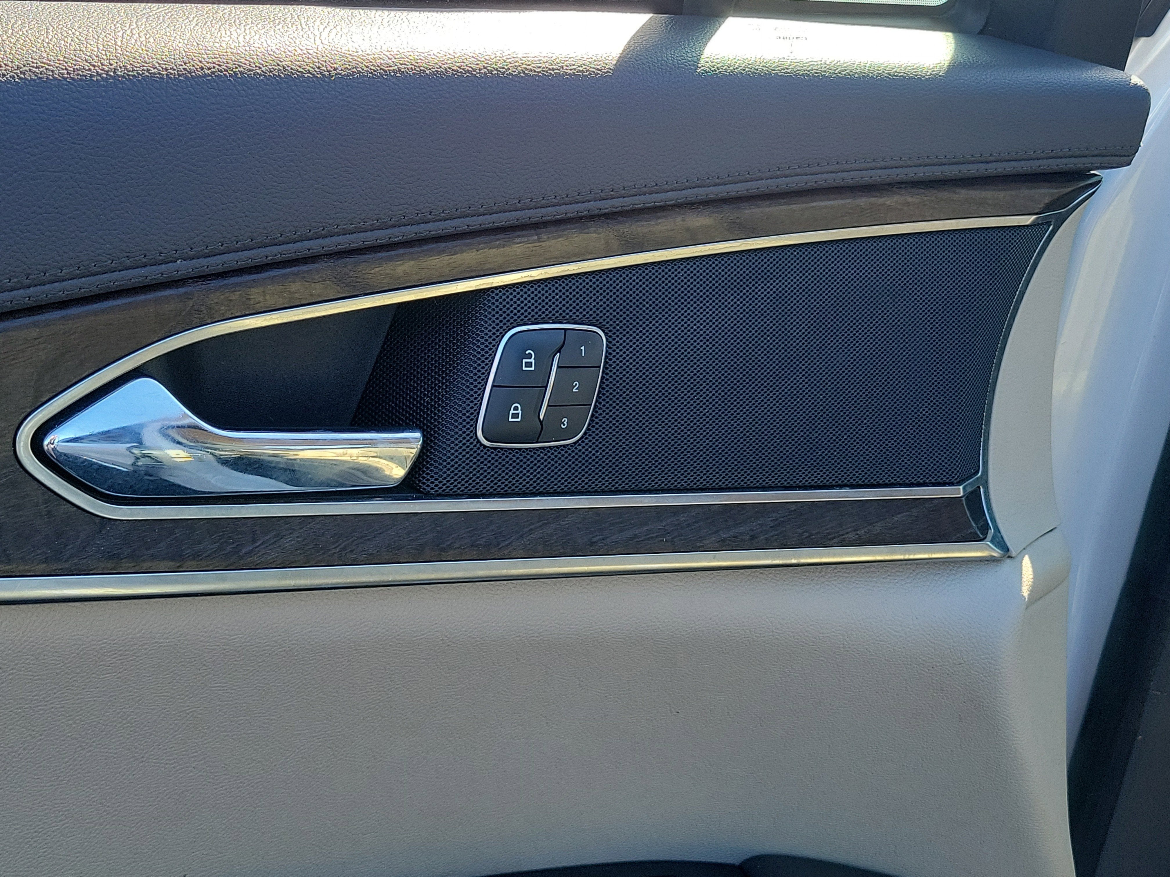 2019 Lincoln Nautilus Select