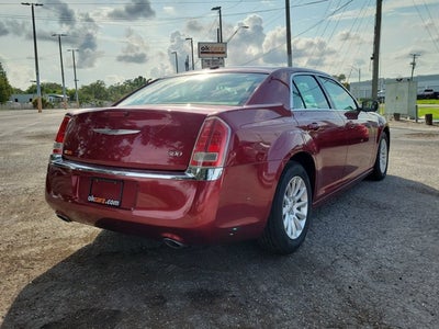 2014 Chrysler 300 4dr Sdn RWD
